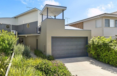 Torquay House | Whites Retreat (The Esplanade)