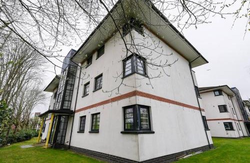 Bathgate Apartment | Whiteside Apartment