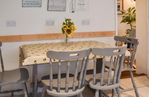 Caister-on-Sea House | Whitestones Cottage