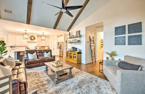 Waleska House | Whitetail Hideaway: Hot Tub, Game Room & More!