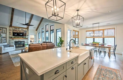 Waleska House | Whitetail Hideaway: Hot Tub, Game Room & More!