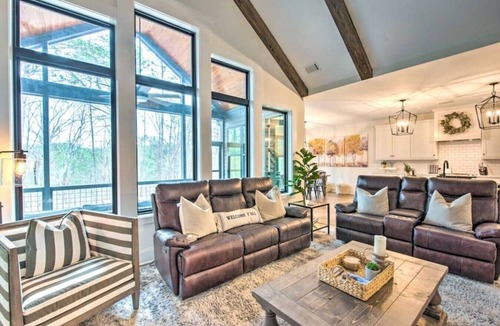 Waleska House | Whitetail Hideaway: Hot Tub, Game Room & More!