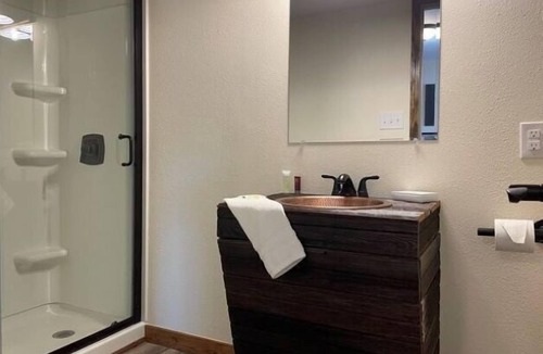 Sedan Hotel | Whitetail Inn