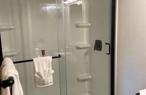 Sedan Hotel | Whitetail Inn