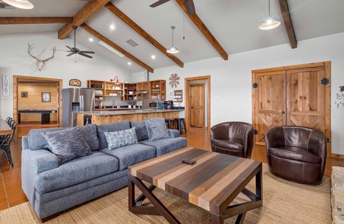 San Marcos House | Whitetail Oaks - Rustic Charm Meets Fun! Private Pool & Pickleball on 34 Acres