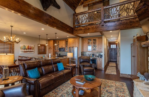 Elk Park Cabin | Whitetail Ridge Lodge - Eagles Nest, long range views, three masters