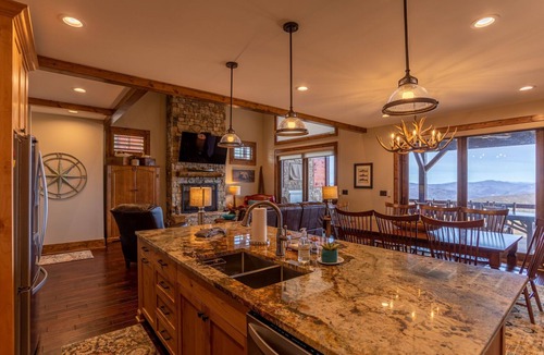 Elk Park Cabin | Whitetail Ridge Lodge - Eagles Nest, long range views, three masters