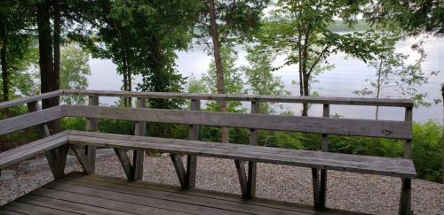 Foresters Falls Hotel | Whitewater Cottage & RV Resort