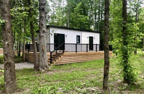 Foresters Falls Hotel | Whitewater Cottage & RV Resort