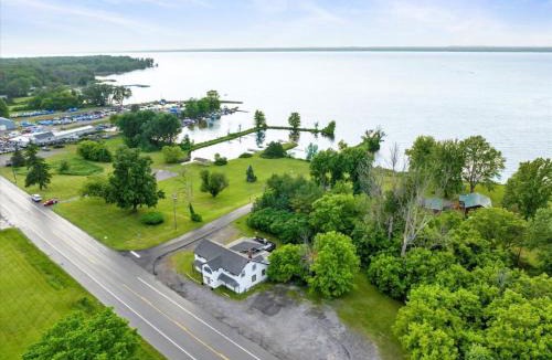 South Bay House | Whitewaters-Main plus Genoa on Oneida Lake - Sleeps 19