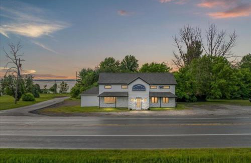 South Bay House | Whitewaters-Main plus Genoa on Oneida Lake - Sleeps 19