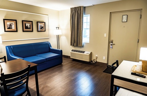 Huntington Station Hotel | Whitman Motor Lodge