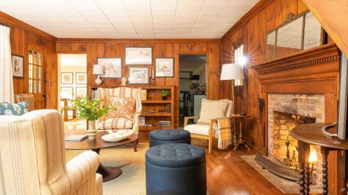 Sheffield House | Whitney by AvantStay