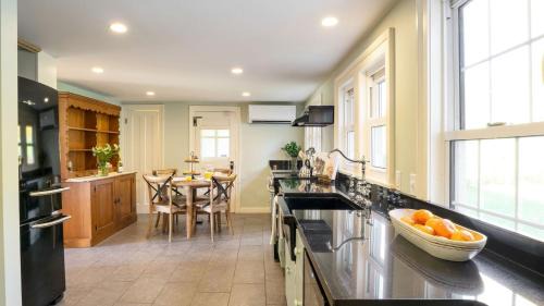 Sheffield House | Whitney by AvantStay