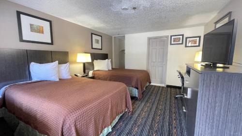 Hamden Hotel | Whitney Inn & Suites