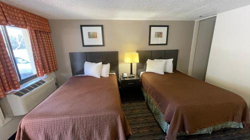 Hamden Hotel | Whitney Inn & Suites