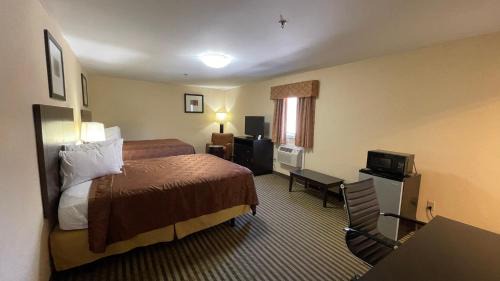 Hamden Hotel | Whitney Inn & Suites