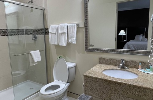 Hamden Hotel | Whitney Inn & Suites