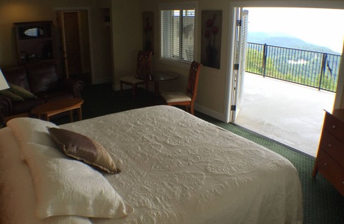 Lost Bridge Village Cabin | Whitney Mountain Lodge