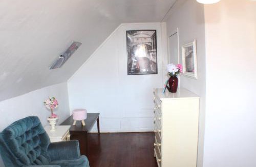 Hartford Apartment | Whitney Wonder 2nd and 3rd floor