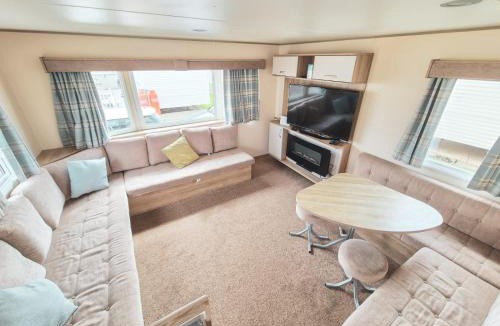 Seasalter Resort | Whitstable - 2 Bedroom Sleeps 6