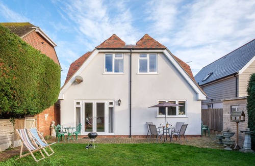 Swalecliffe House | Whitstable's Beachcombers, Sleeps 10, Dog Friendly