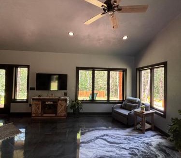 Mellen House | Whittlesey Hideaway