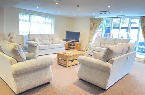 Hardstoft House | Whittonlodge sleeps28 Hottub pool table