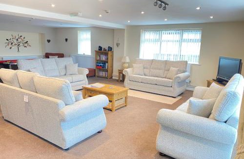 Hardstoft House | Whittonlodge sleeps28 Hottub pool table