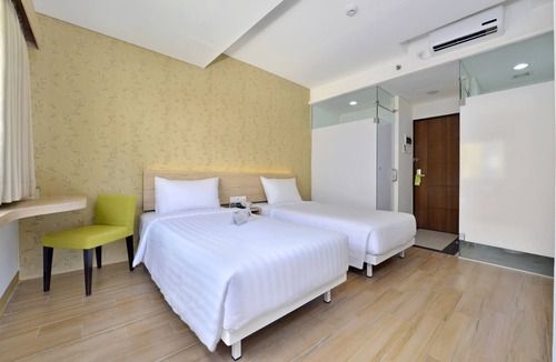 Melawai Hotel | Whiz Hotel Falatehan Jakarta