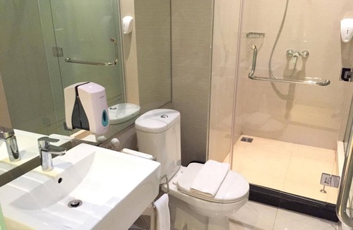 Kelapa Gading Barat Hotel | Whiz Prime Hotel Kelapa Gading