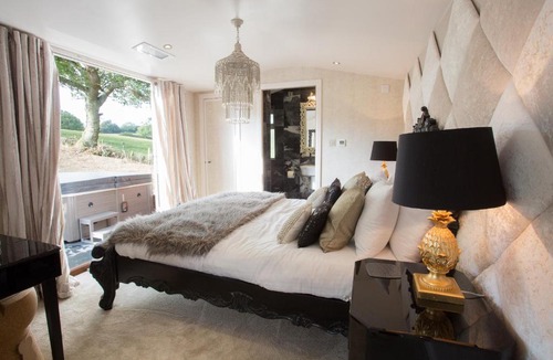 Grafty Green Hotel | Who'd A Thought It