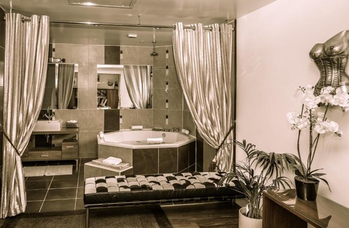 Grafty Green Hotel | Who'd A Thought It