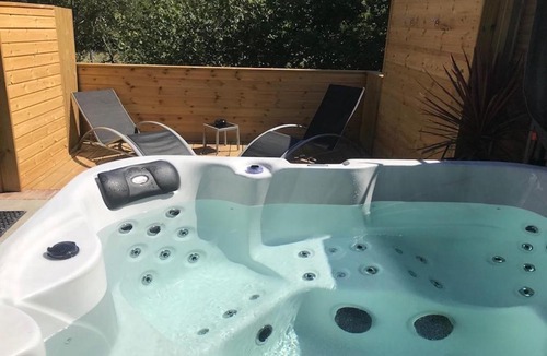 Grafty Green Hotel | Who'd A Thought It