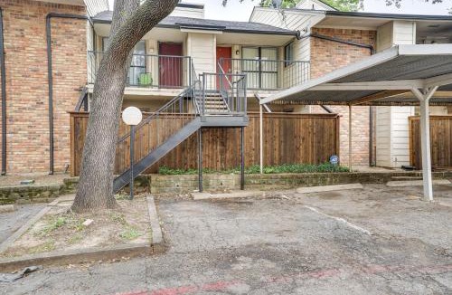 Northeast Dallas Apartment | Whole 1 Bedroom Apt w Swimming Pool Condo 2 Mi to White Rock Lake!