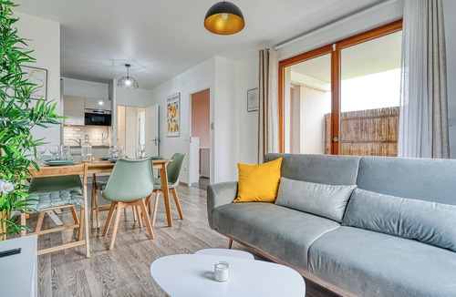 Chessy Apartment | Whole Apartment : Apartment in Residence - Montévrain, France