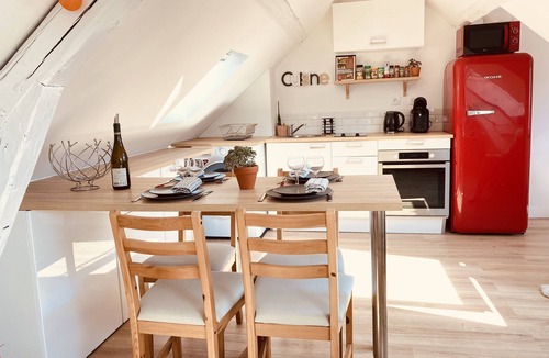 Quartier Pasteur House | Whole apartment: Under the Clouds