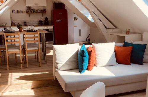 Quartier Pasteur House | Whole apartment: Under the Clouds