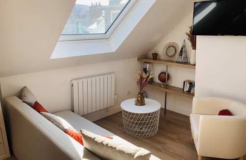 Quartier Pasteur House | Whole apartment: Under the Clouds