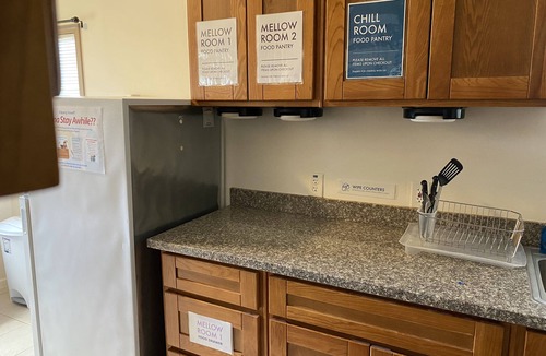 Old North Sacramento Hostel | WHOLE Family - Barrette - Hostel