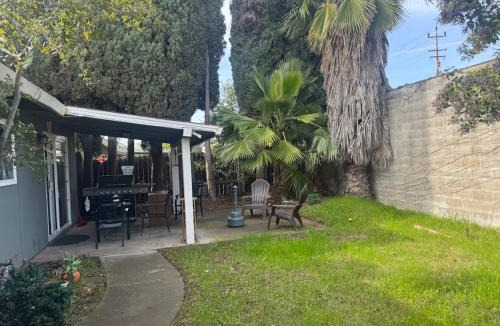 Sacramento Hostel | WHOLE Family - Rosemont