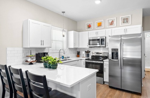 Clarksville House | Whole Home 1012 & 1014 Franklin