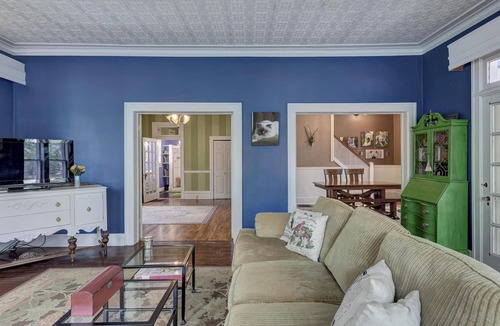 Carthage House | Whole Home Rental - 2 minute walk to Marian Days
