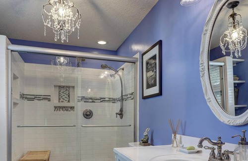 Carthage House | Whole Home Rental - 2 minute walk to Marian Days