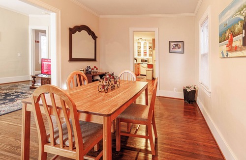 Rochester House | Whole House 5 min from Downtown 10-Beds sleep 14