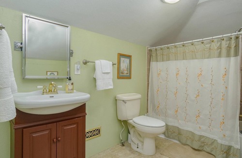 Newaygo Bed & Breakfast | Whole House - 7 Bedrooms at Newaygo Bed & Breakfast