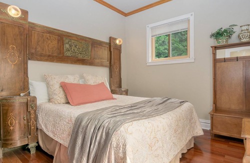 Newaygo Bed & Breakfast | Whole House - 7 Bedrooms at Newaygo Bed & Breakfast