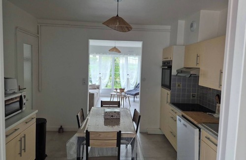 Roye House | Whole house: accommodation - Roye, France