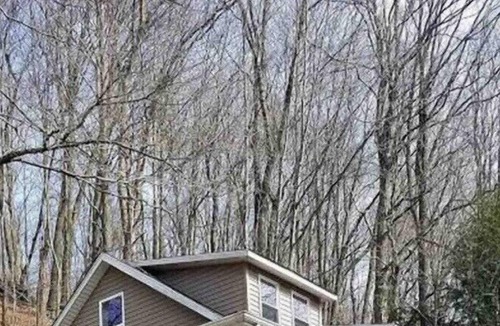 Ligonier House | Whole house! Comfortable 3 bed, 2 bath fully remodeled