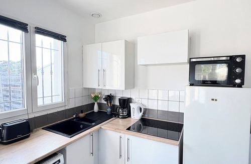 Ambares-et-Lagrave House | WHOLE HOUSE JACUZZI RECEPTION OPEN 24/7